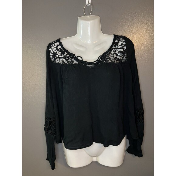 Hollister Women's Size XS Black Crochet Lace Scoop Neck Long Sleeve Cropped Top - Picture 1 of 5